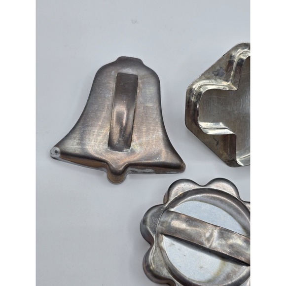 Vtg Lot Cookies Cutters Handles Metal Tree Bell Heart Spade Diamond - Picture 4 of 9